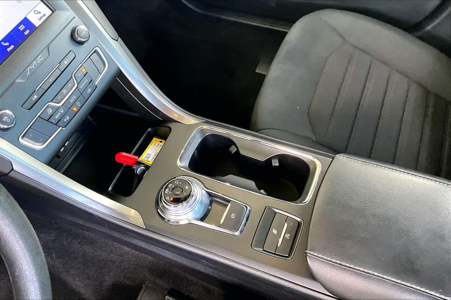 Used 2020 Oxford White Ford SE image 16