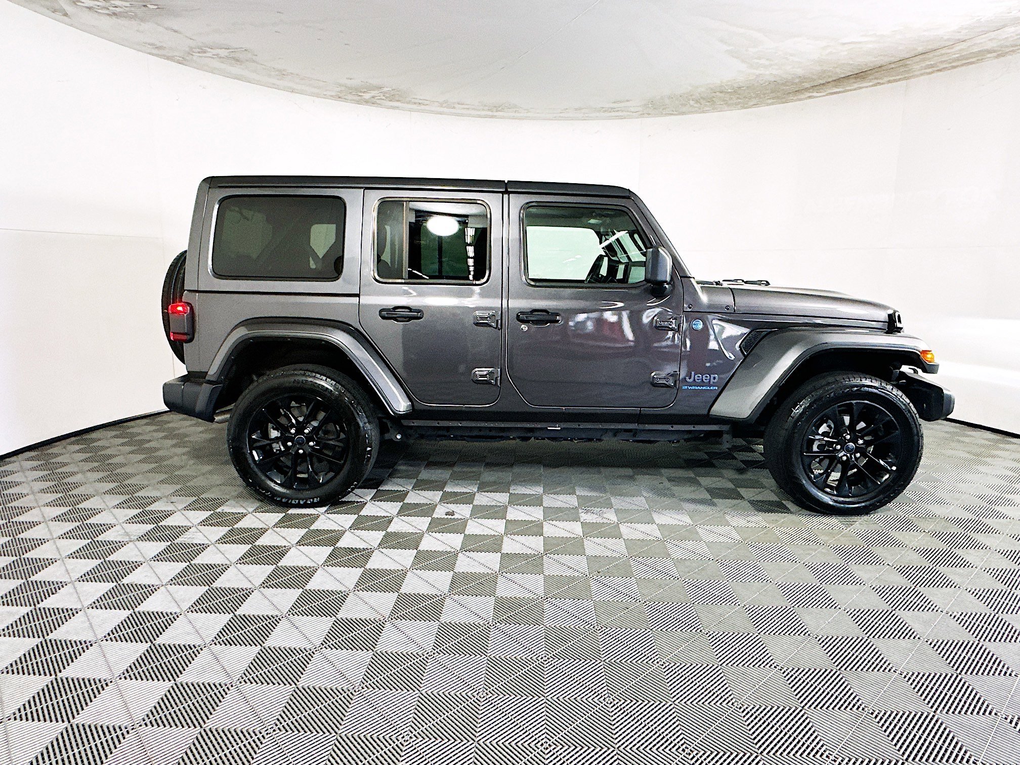 2025 Jeep Wrangler thumbnail 4