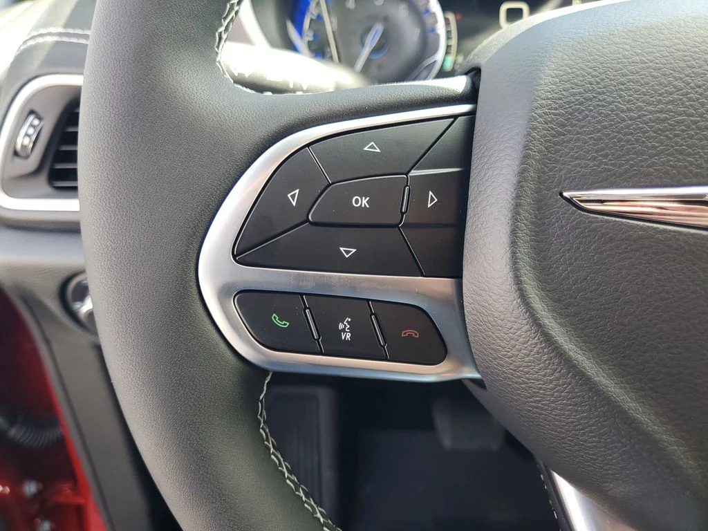 New 2025 Red Hot Pearl-Coat Exterior Paint Chrysler Select image 12