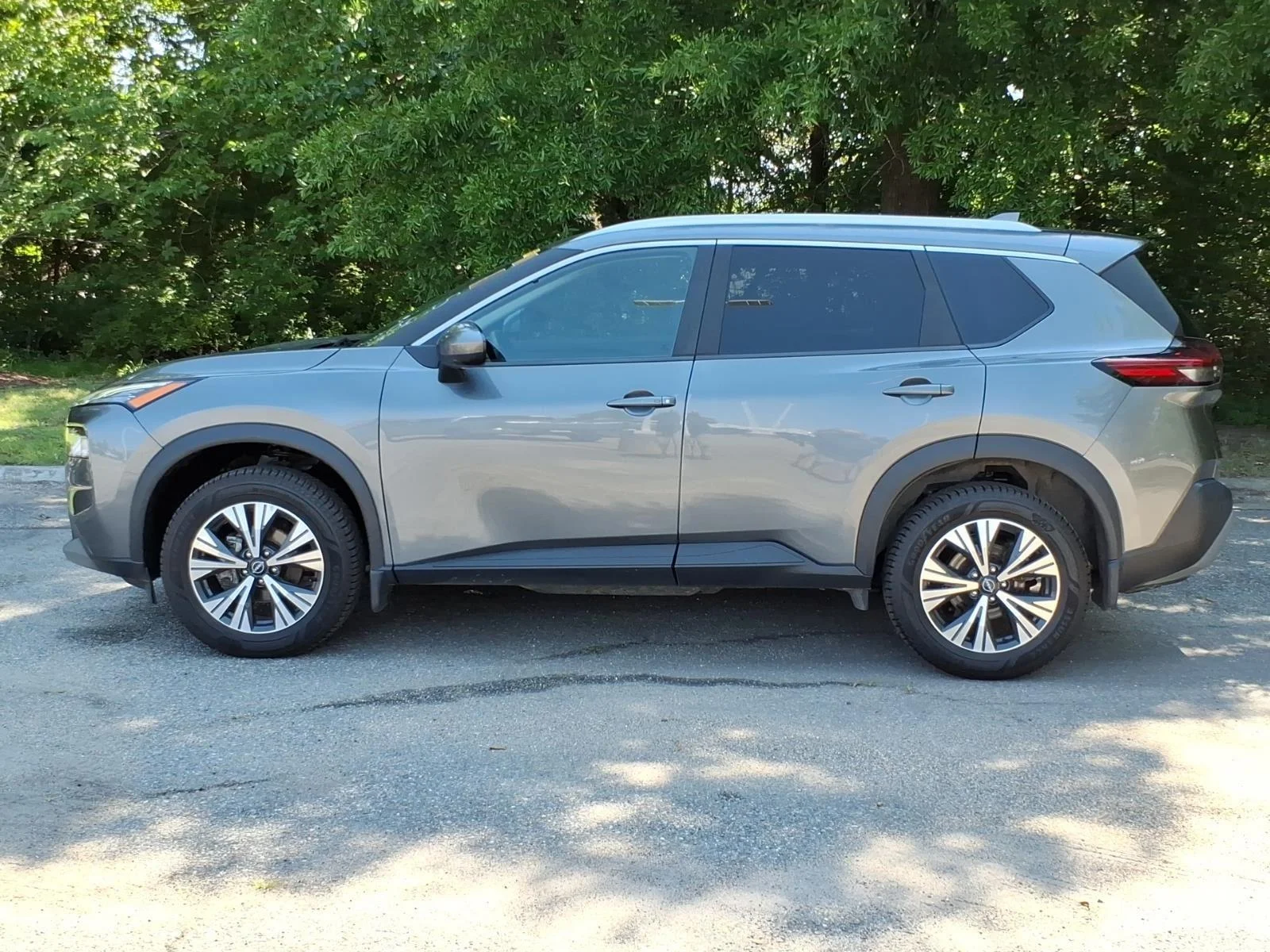 Used 2023 Gun Metallic Nissan SV image 3
