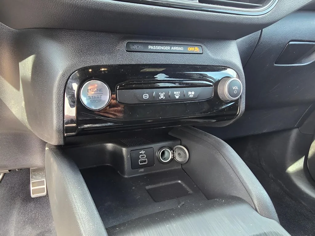 Used 2024 VAPOR BLUE METALLIC Ford ST-Line Select image 20