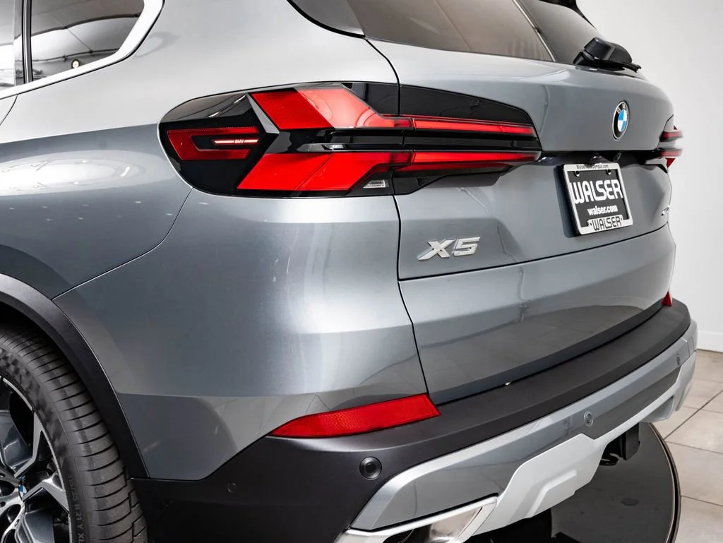 New 2026 Skyscraper Grey Metallic BMW xDrive40i image 19