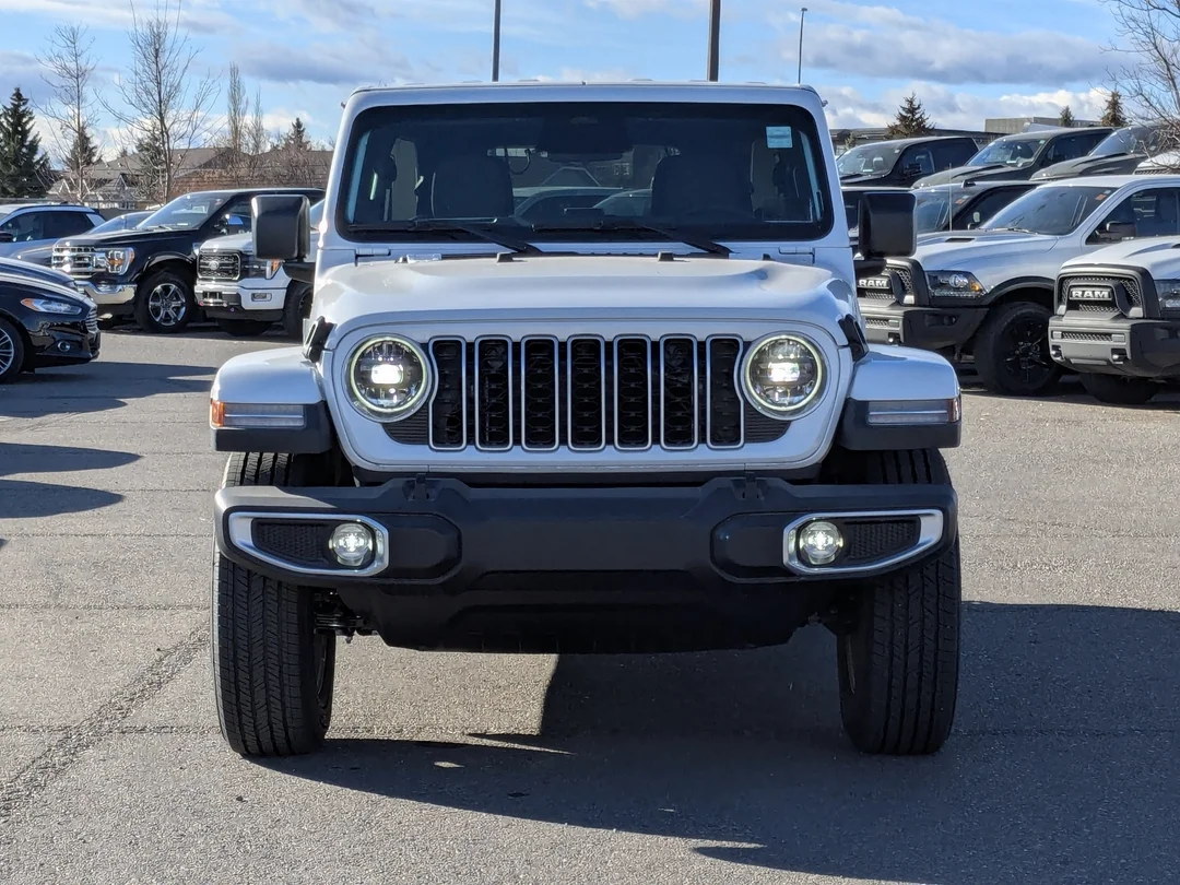 New 2026 White Jeep Sahara - - 4x4 - 12.3 inch display - Blind Spot Mon - Body Color 3 Piece HT - & More! image 3