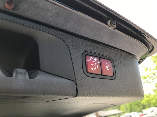 Used 2022 Lunar Blue Metallic Mercedes-Benz GLC 300 image 29
