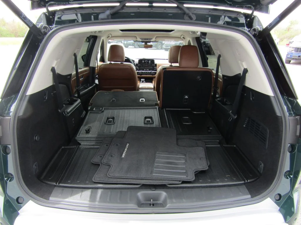 Used 2025 Obsidian Green Pearl Nissan Platinum image 21