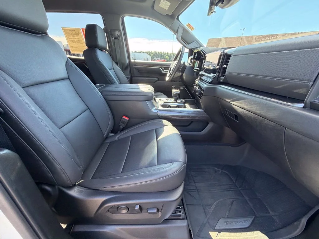 Used 2024 White Chevrolet LTZ image 36