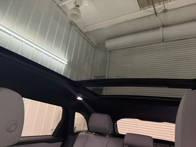 Certified Used 2024 Fuji White Land Rover Dynamic SE image 36