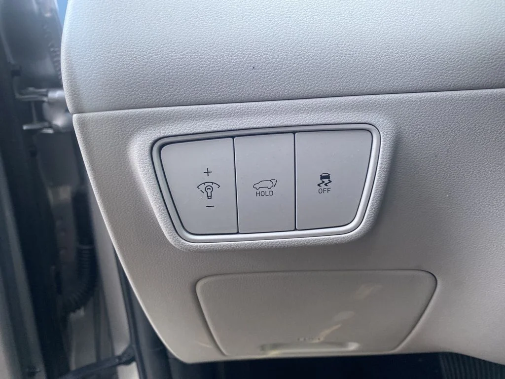 Used 2024 Silver Hyundai SEL image 8