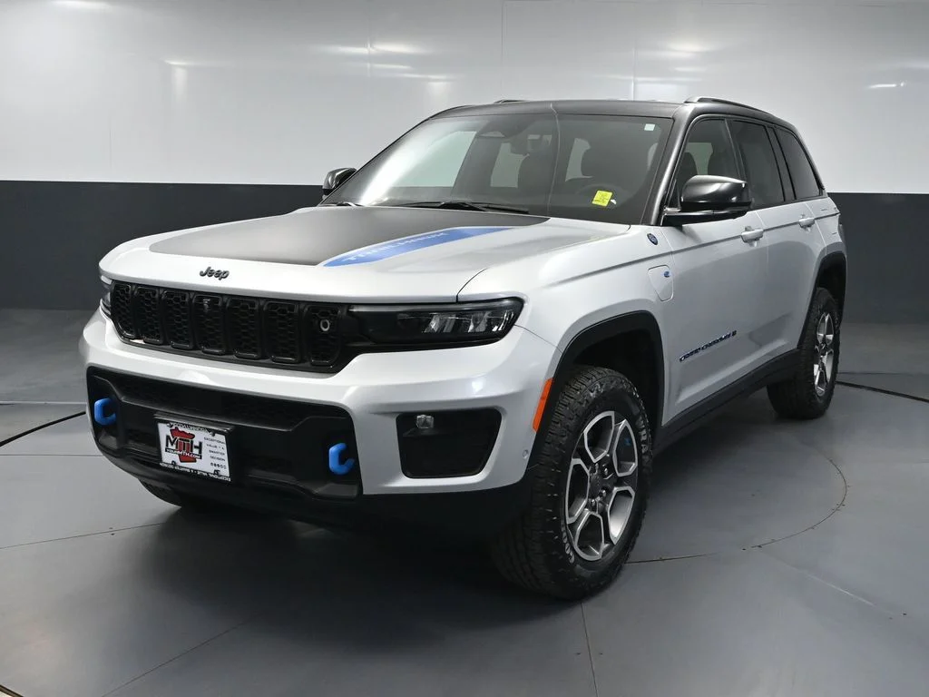 Certified Used 2023 Silver Jeep Trailhawk 4xe image 13