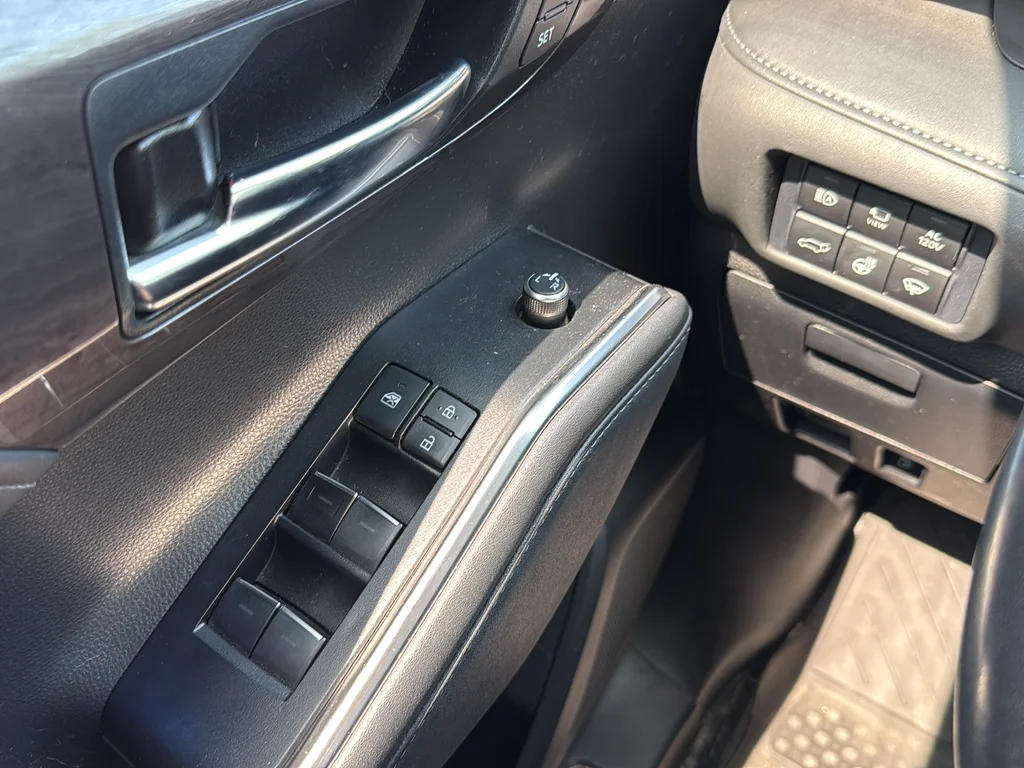 Used 2021 Silver Toyota Platinum image 32