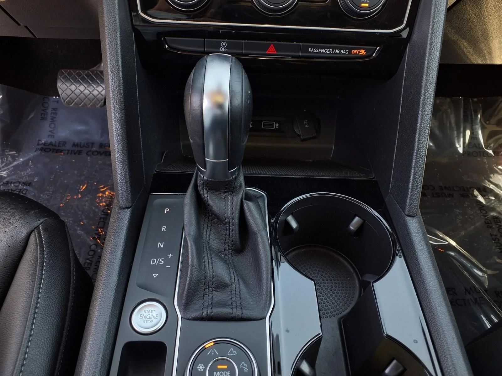 Used 2018 Black Volkswagen SEL image 12