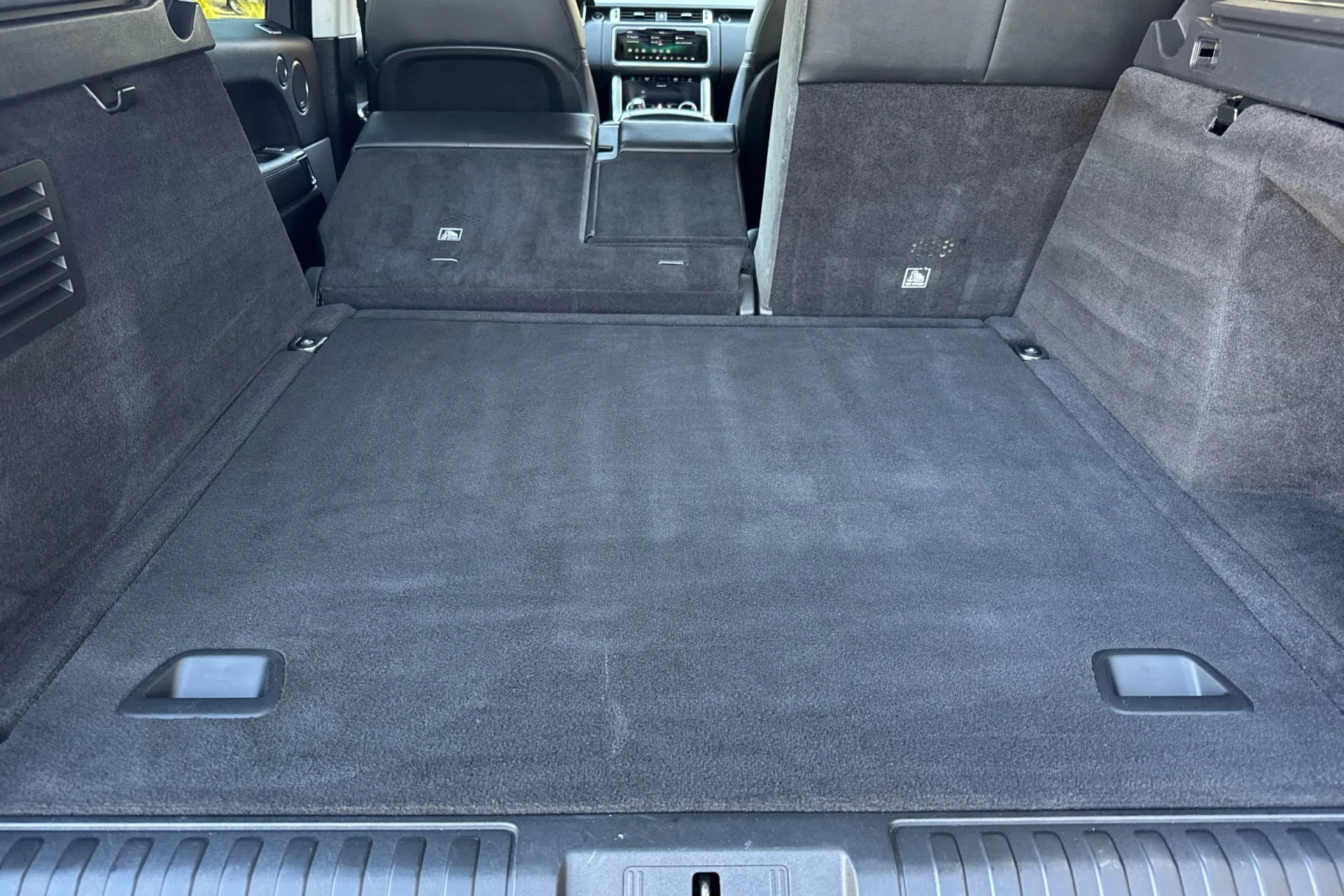 Used 2021 Eiger Grey Metallic Land Rover SE image 16
