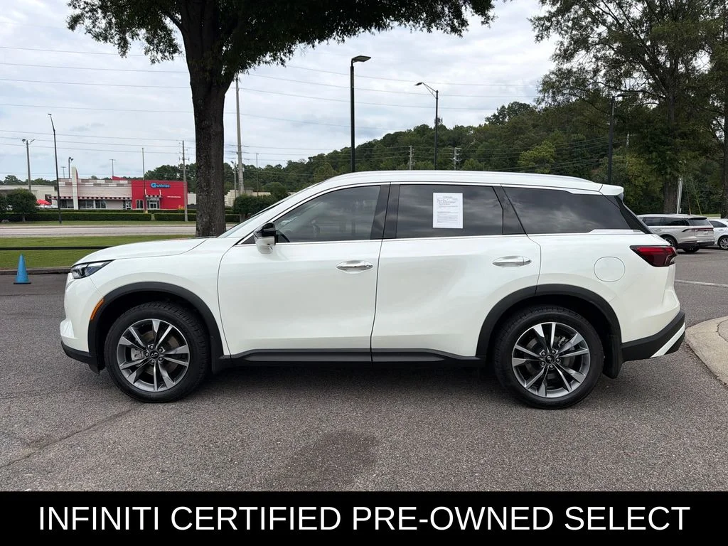 Certified Used 2023 Majestic White INFINITI LUXE image 7