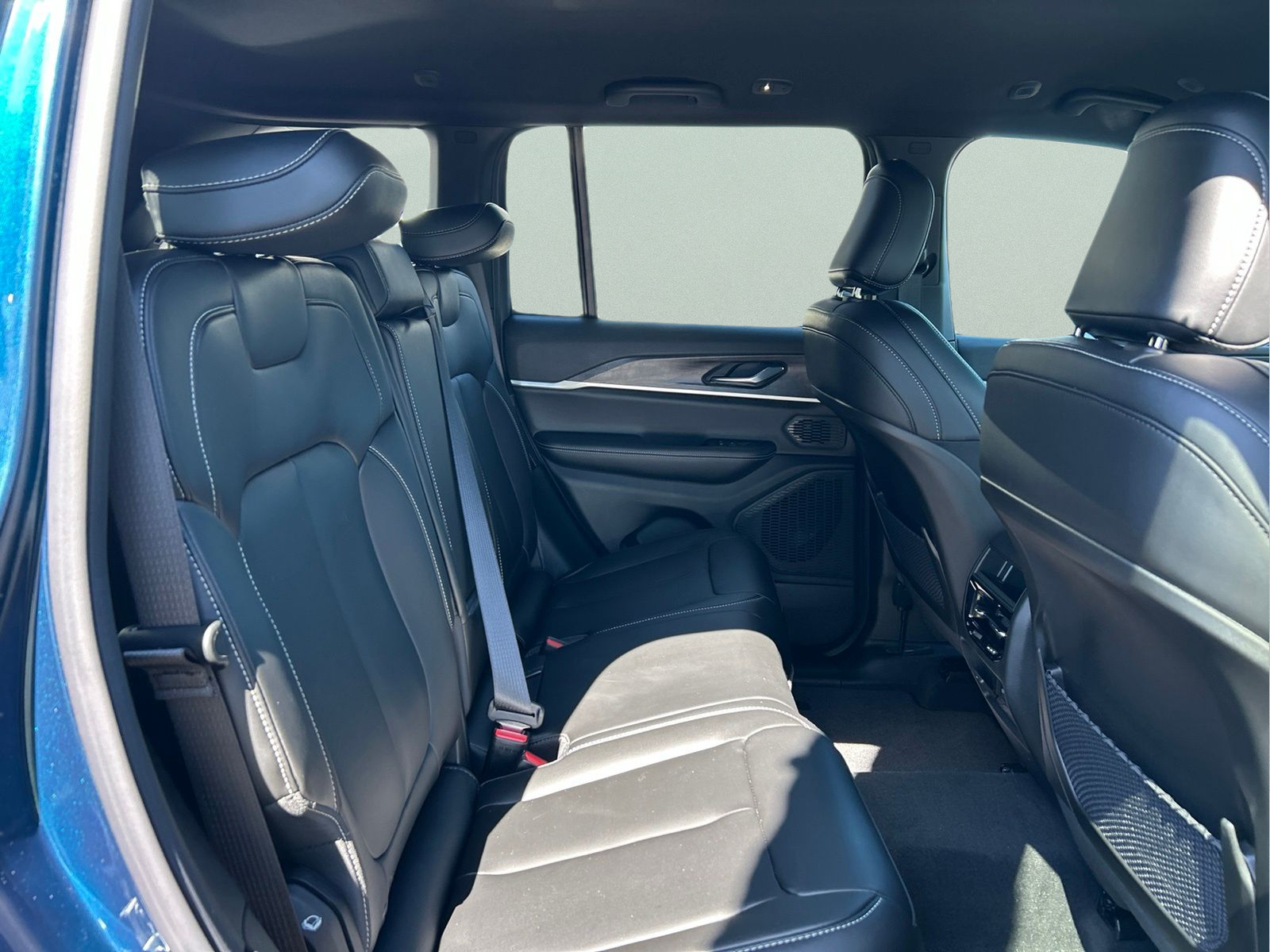 New 2026 Fathom Blue Pearl-Coat Exterior Paint Jeep Limited image 11