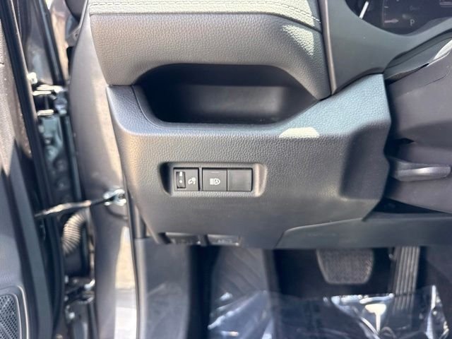 2025 Toyota RAV4 LE - Photo 27
