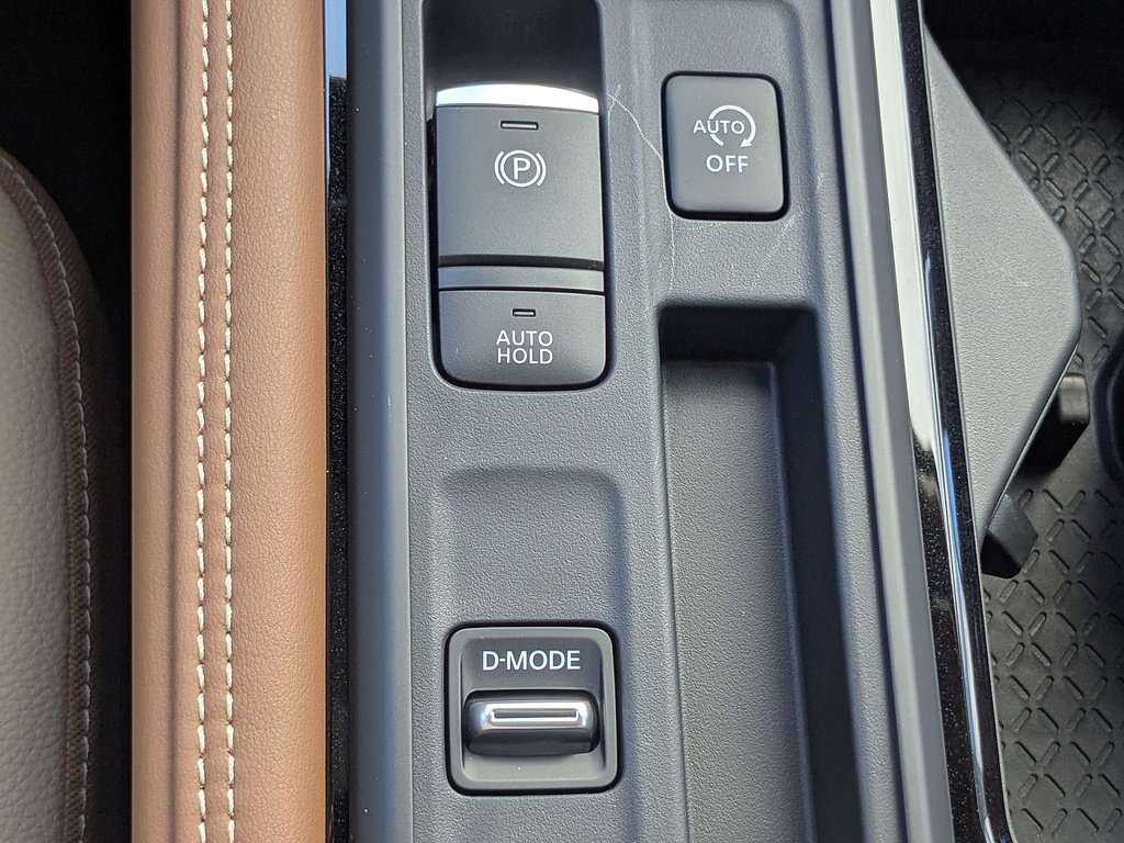 New 2026 Boulder Gray Pearl / Super Black Two-tone Nissan Platinum image 25