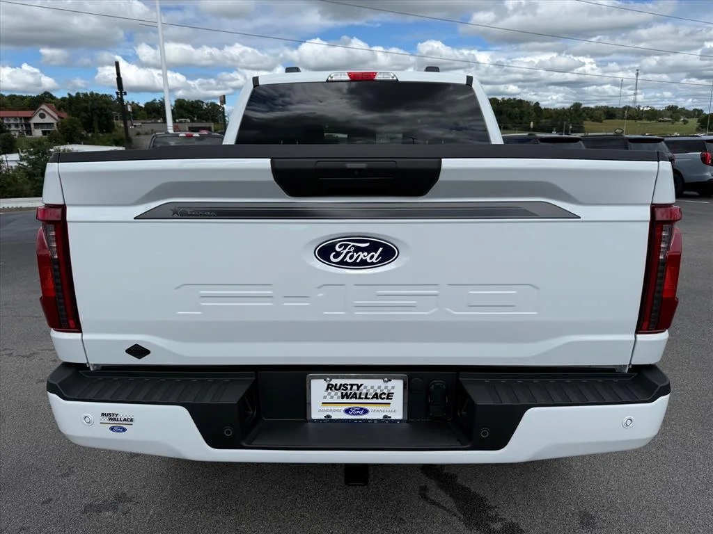 New 2026 Oxford White Ford XLT image 5