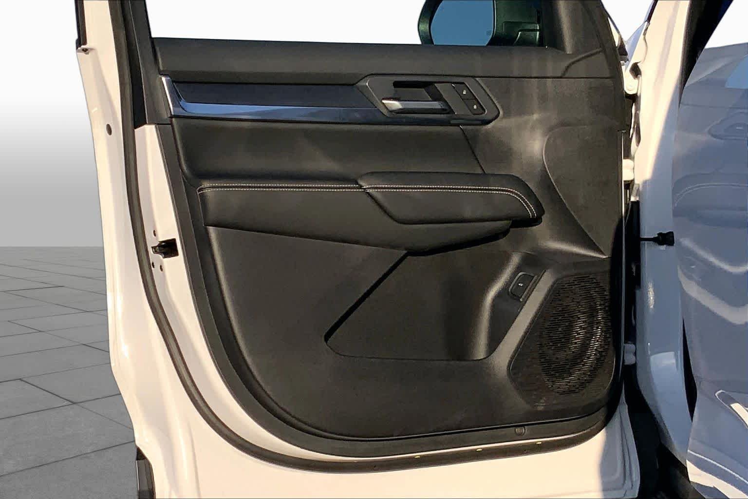 Used 2026 Summit White GMC FWD Elevation image 22
