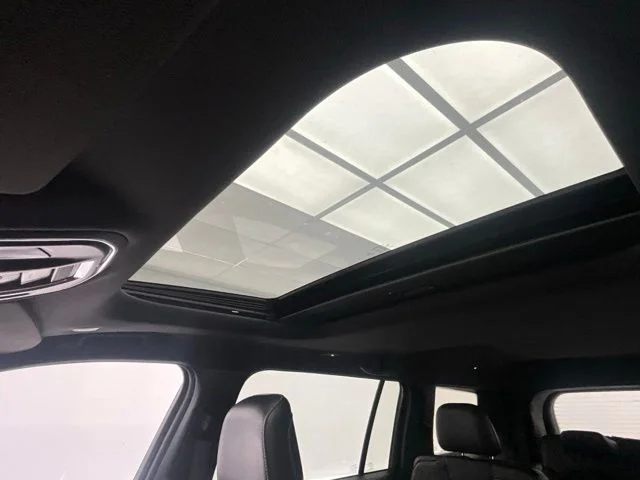 Used 2023 Gray Jeep Altitude image 9