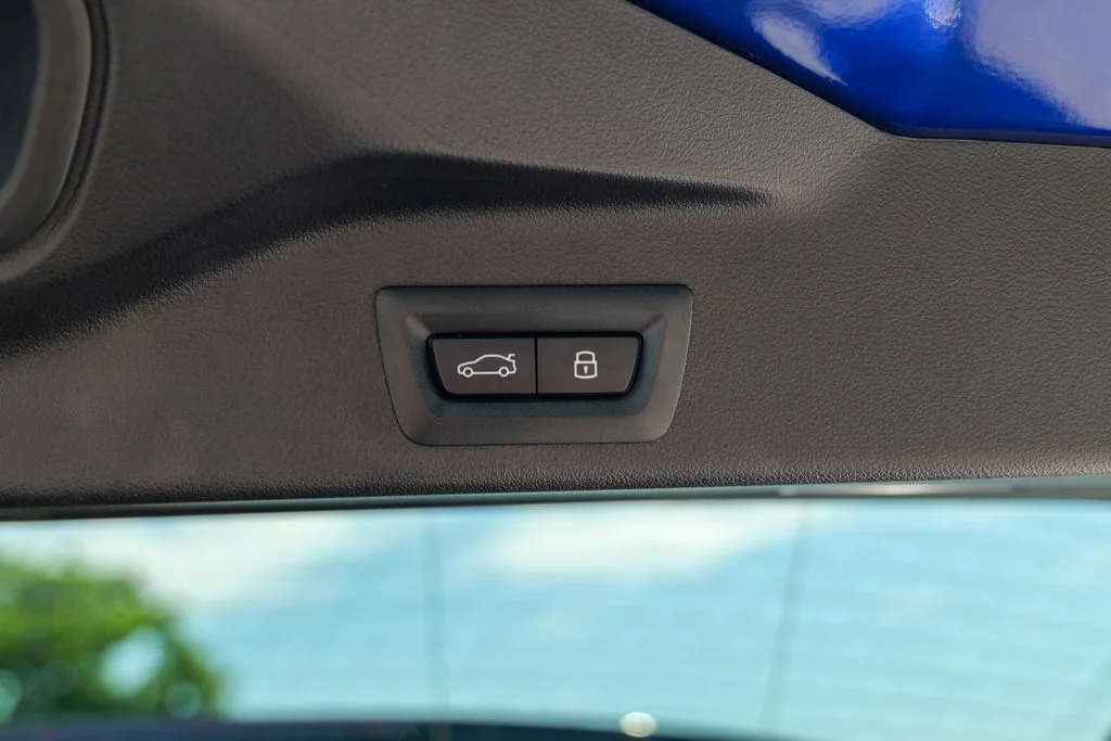 Used 2025 Marina Bay Blue Metallic BMW M60i image 61