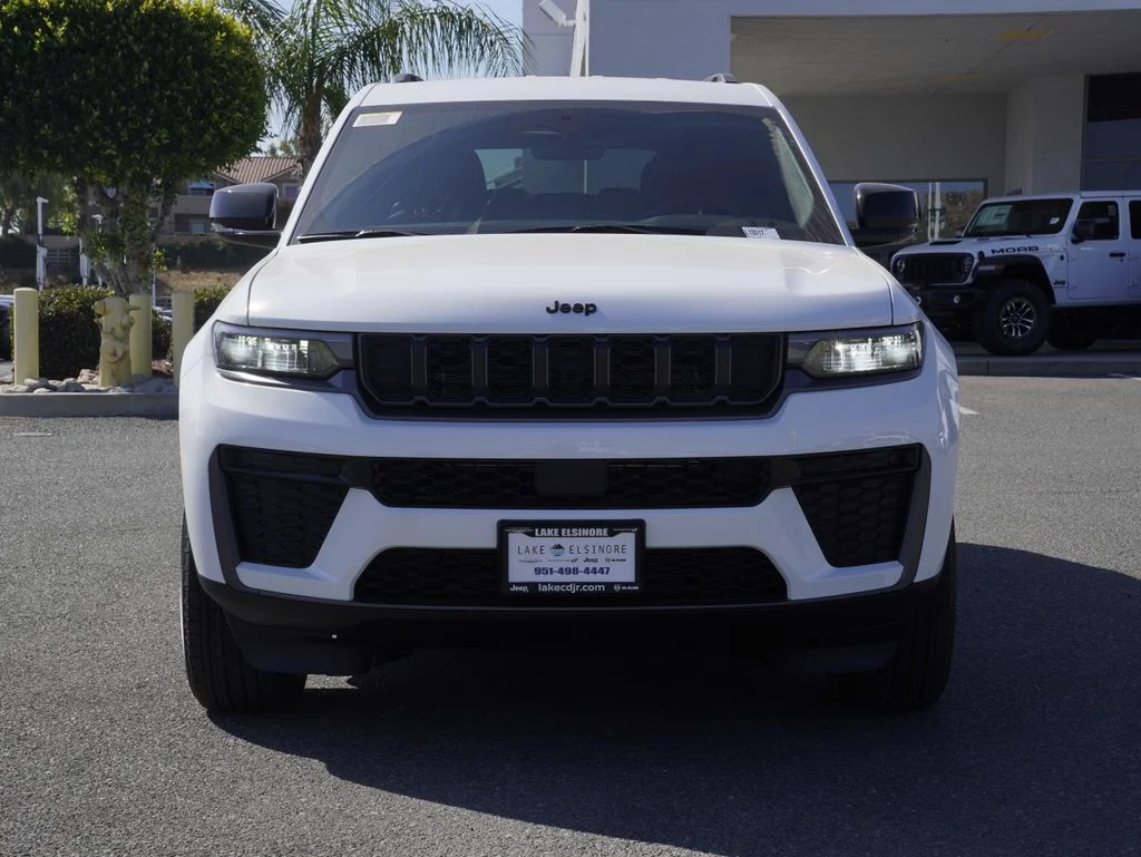 New 2026 Bright White Clear-Coat Exterior Paint Jeep Altitude image 8