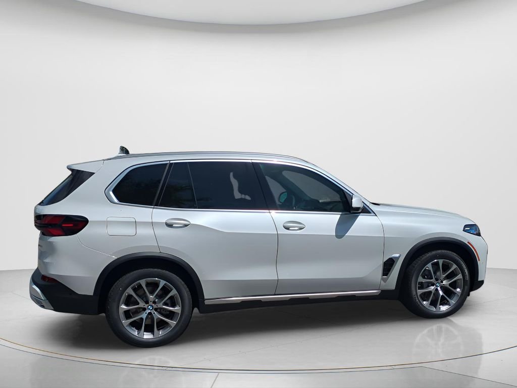 Certified Used 2026 Mineral White Metallic BMW xDrive40i image 4