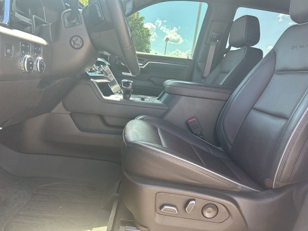 Used 2023 White GMC Denali image 7