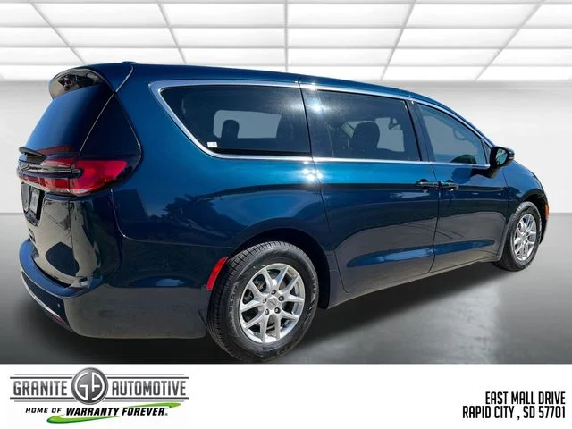 2023 Chrysler Pacifica Touring L - Photo 6