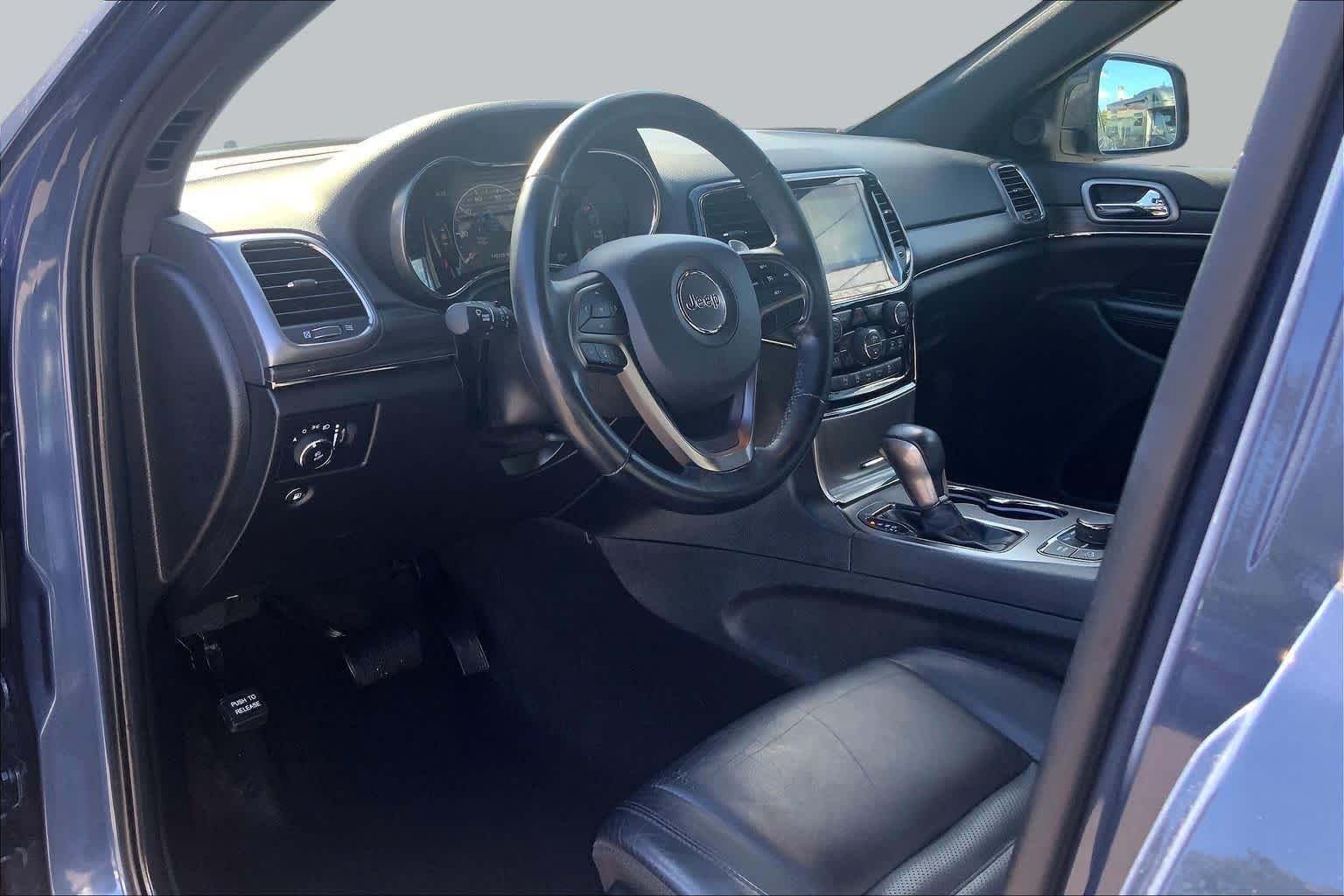 Used 2020 Slate Blue Pearlcoat Jeep Limited X image 17
