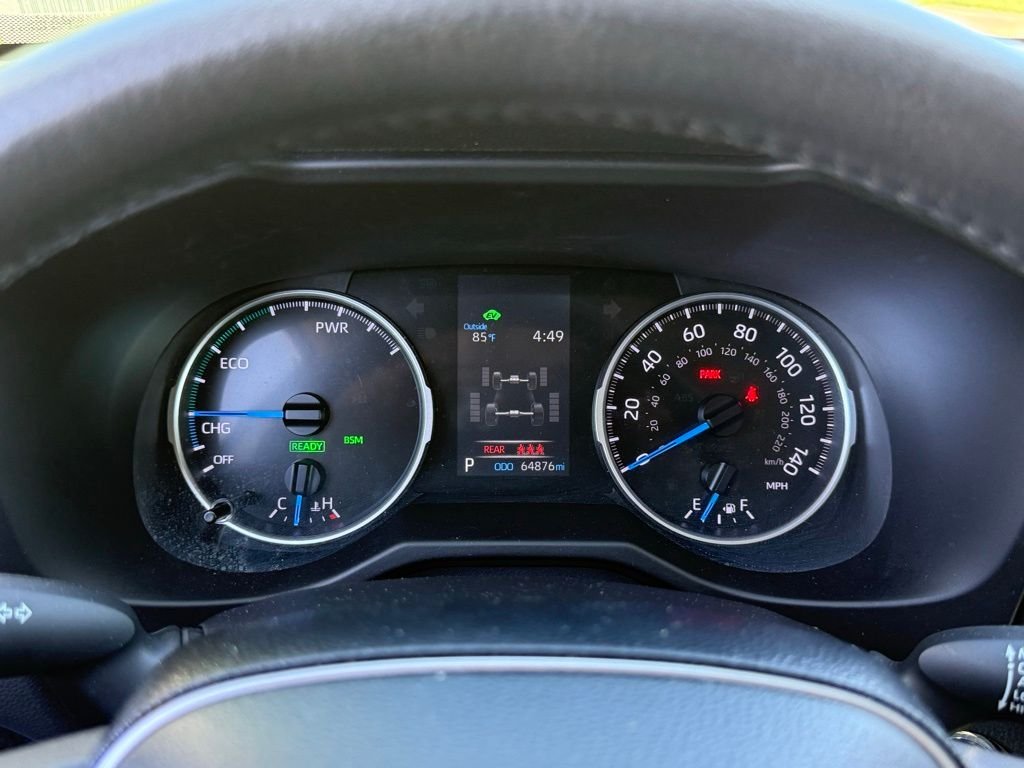 Used 2021 White Toyota XLE Premium image 28