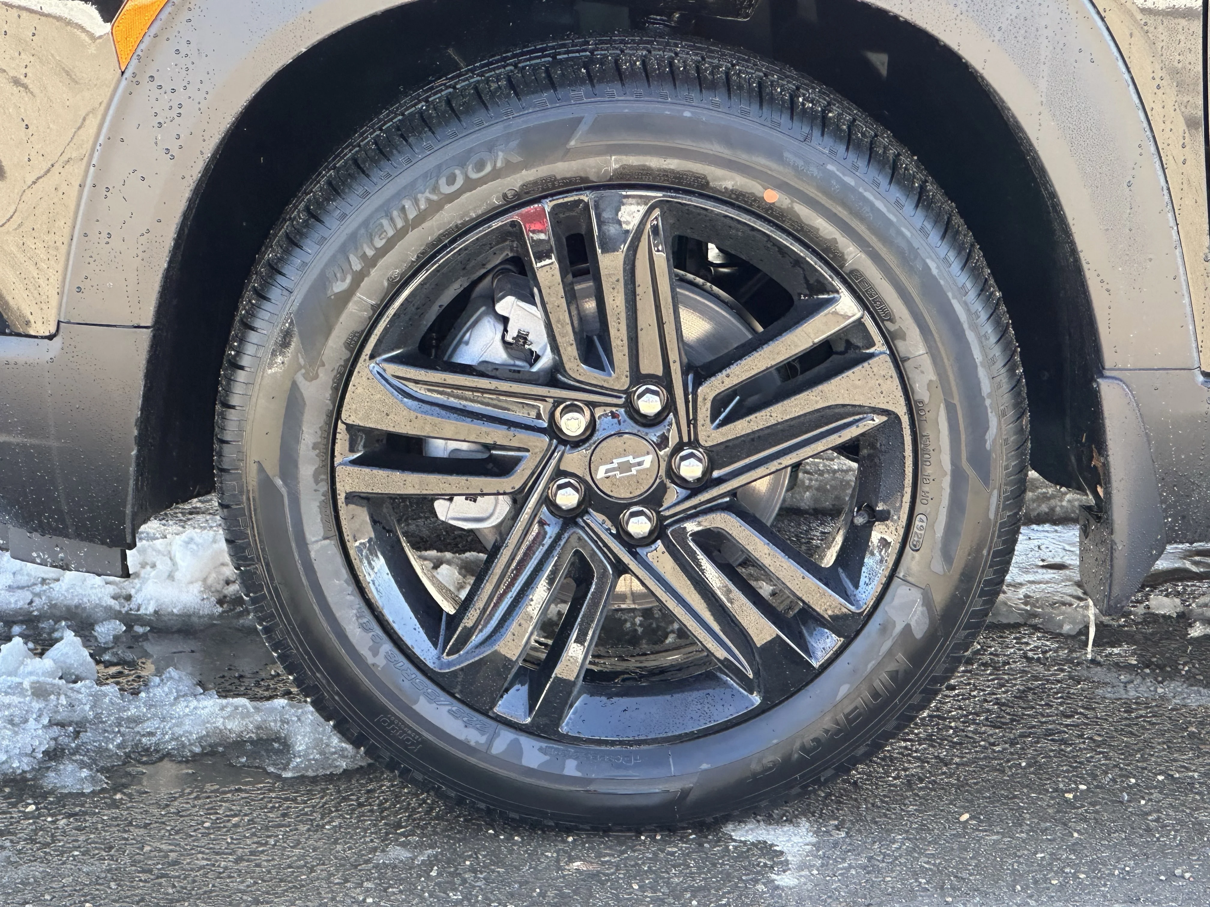 New 2026 Mosaic Black Metallic Chevrolet LT image 6
