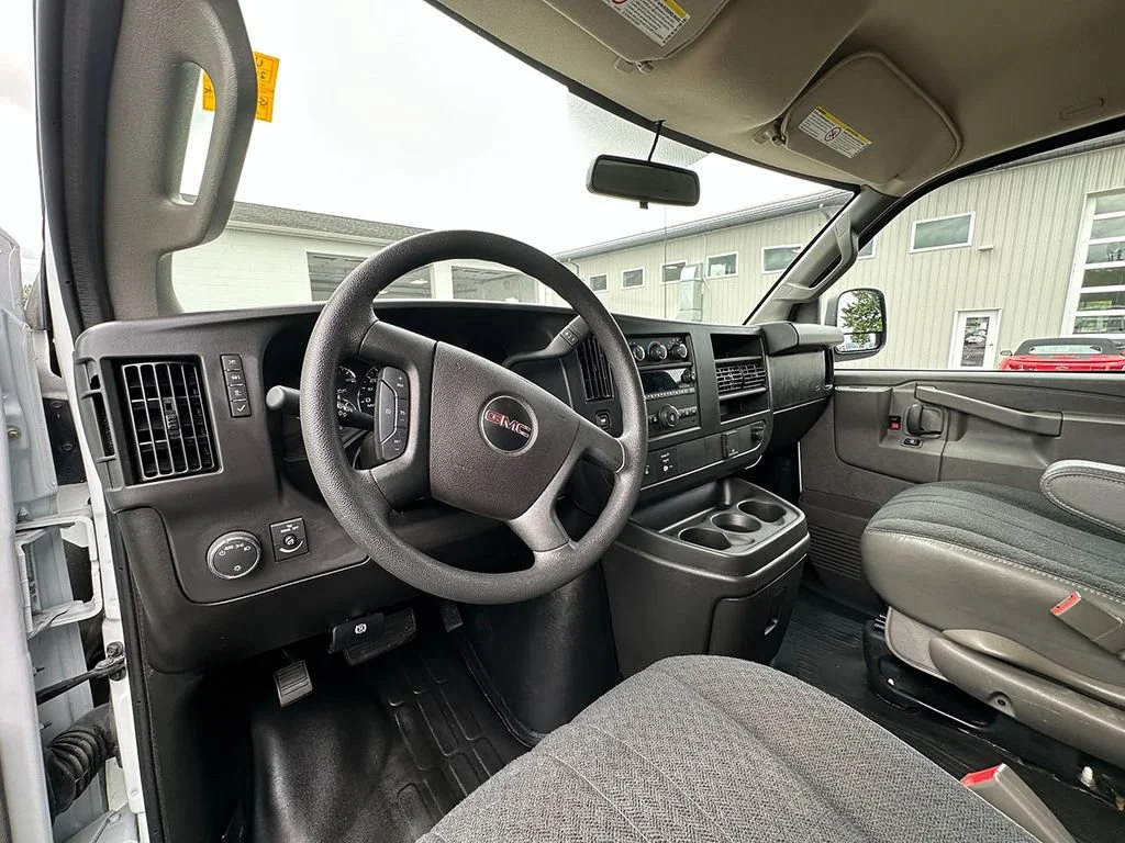 Used 2025 Summit White GMC Work Van image 27