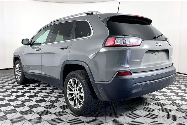 Used 2021 Gray Jeep Latitude Plus image 2