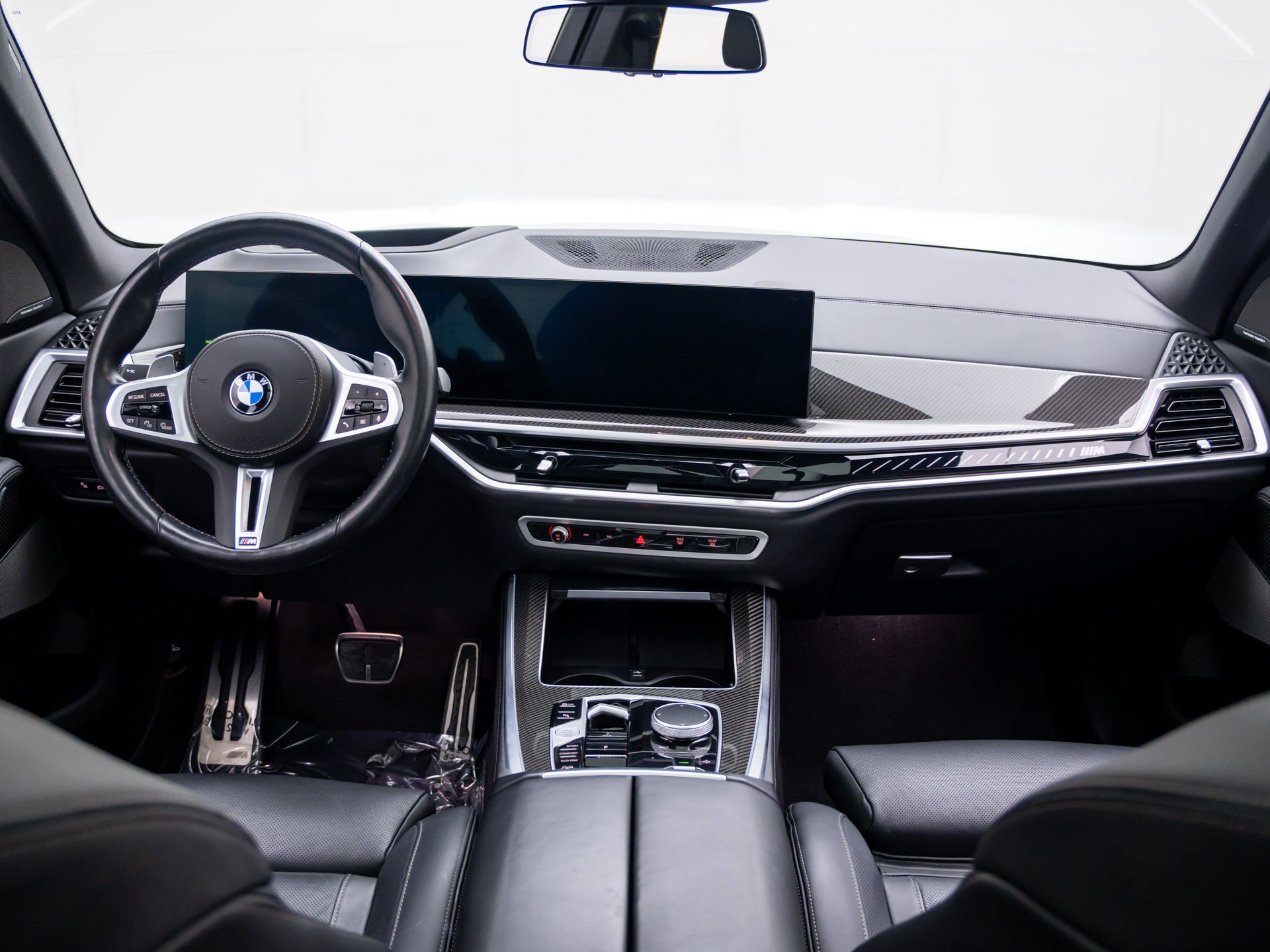 Certified Used 2024 Alpine White BMW M60i image 10