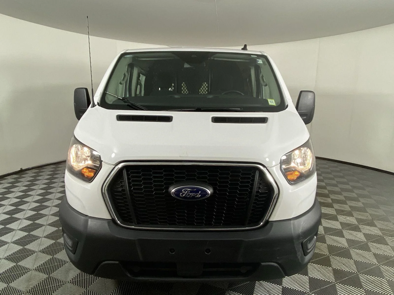 Used 2025 Oxford White Ford Base image 7
