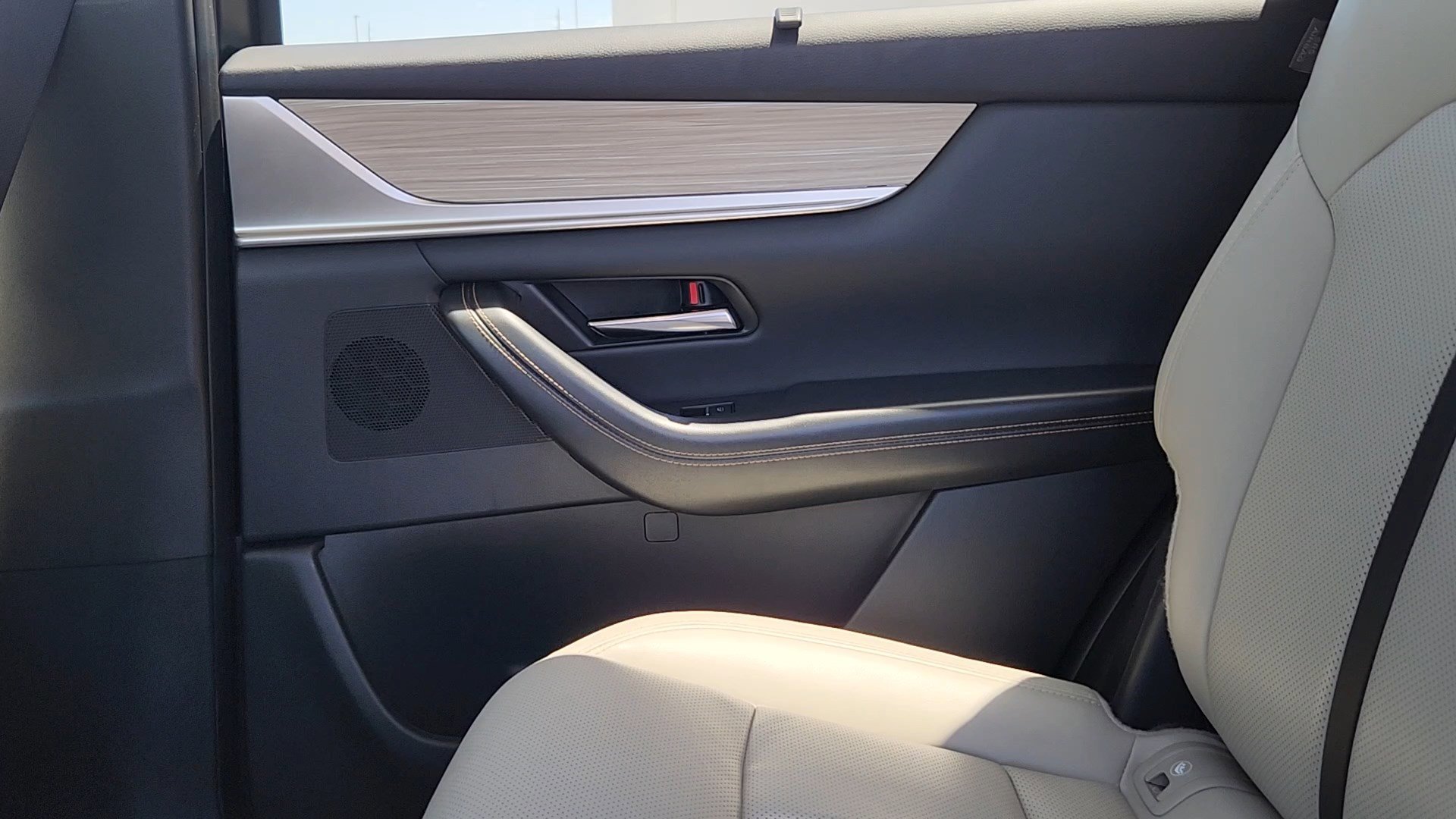 Used 2025 Jet Black Mica Mazda Preferred Package image 17