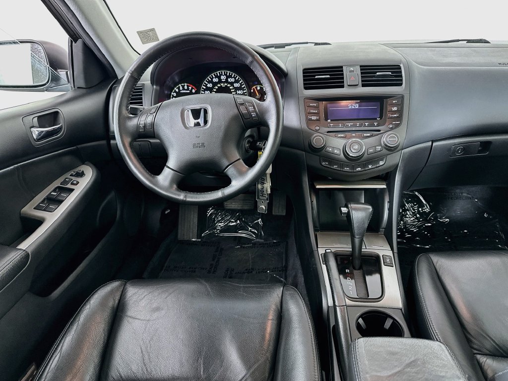 Used 2005 Silver Frost Metallic Honda EX-L image 22