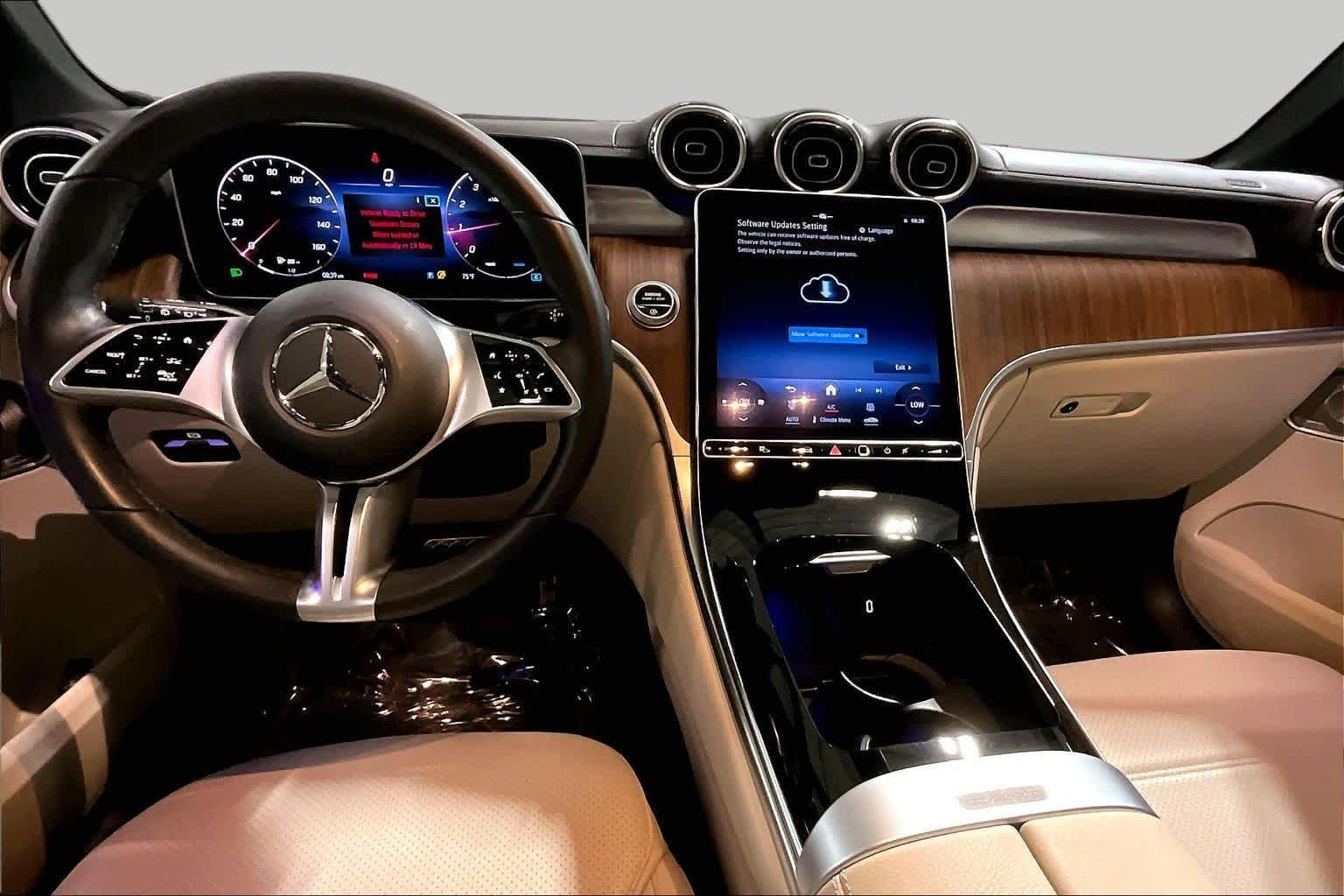 Used 2024 Nautical Blue Metallic Mercedes-Benz GLC 300 image 16