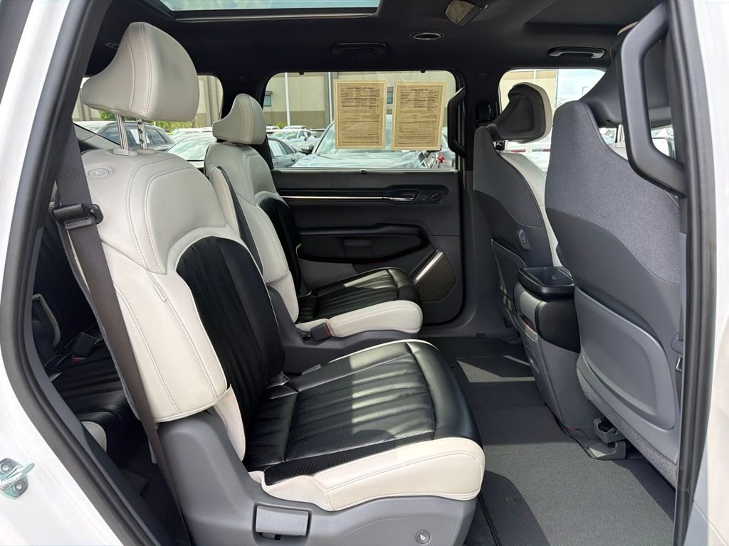 Used 2024 White Kia GT-Line image 20