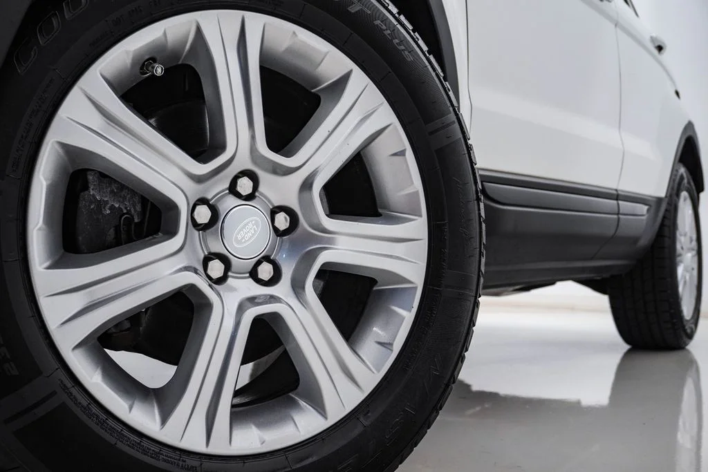 Used 2017 Fuji White Land Rover  image 5