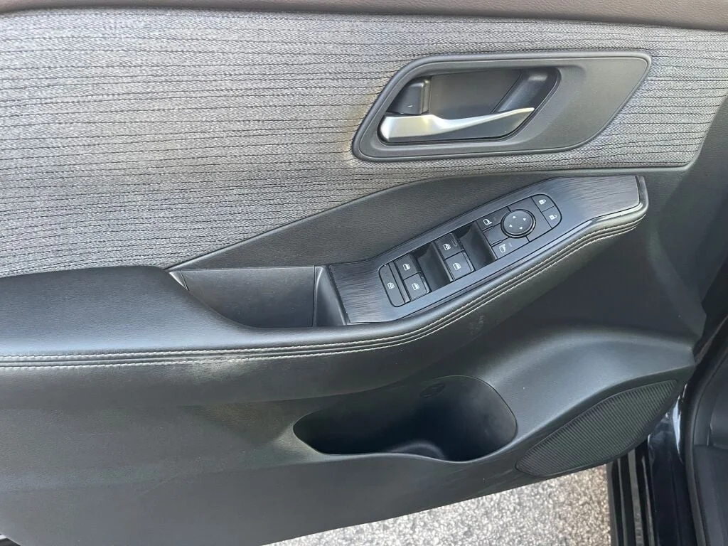 Used 2021 Super Black Nissan SV image 8