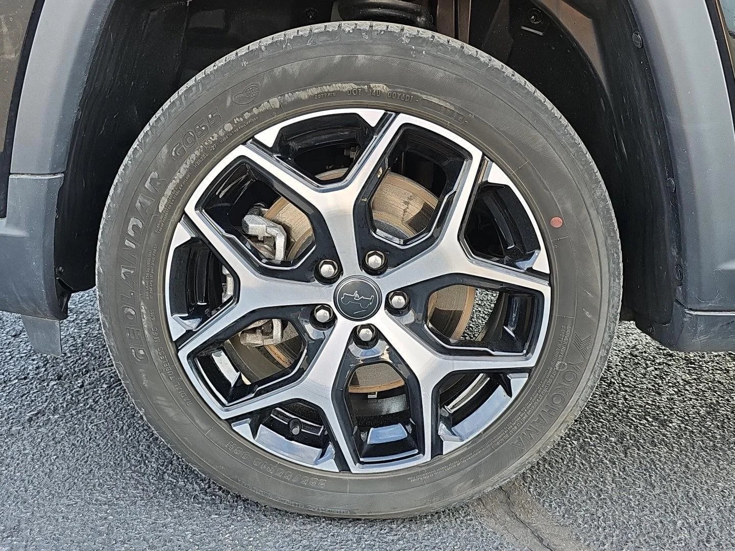 Used 2025 Diamond Black Jeep Limited image 9