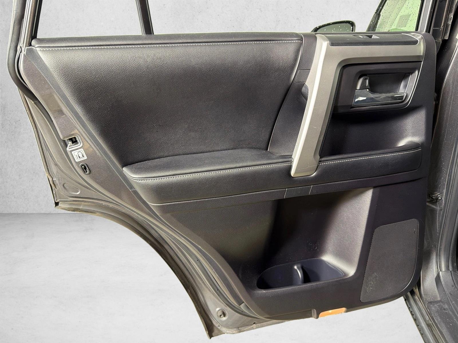Used 2016 Magnetic Gray Metallic Toyota SR5 image 22