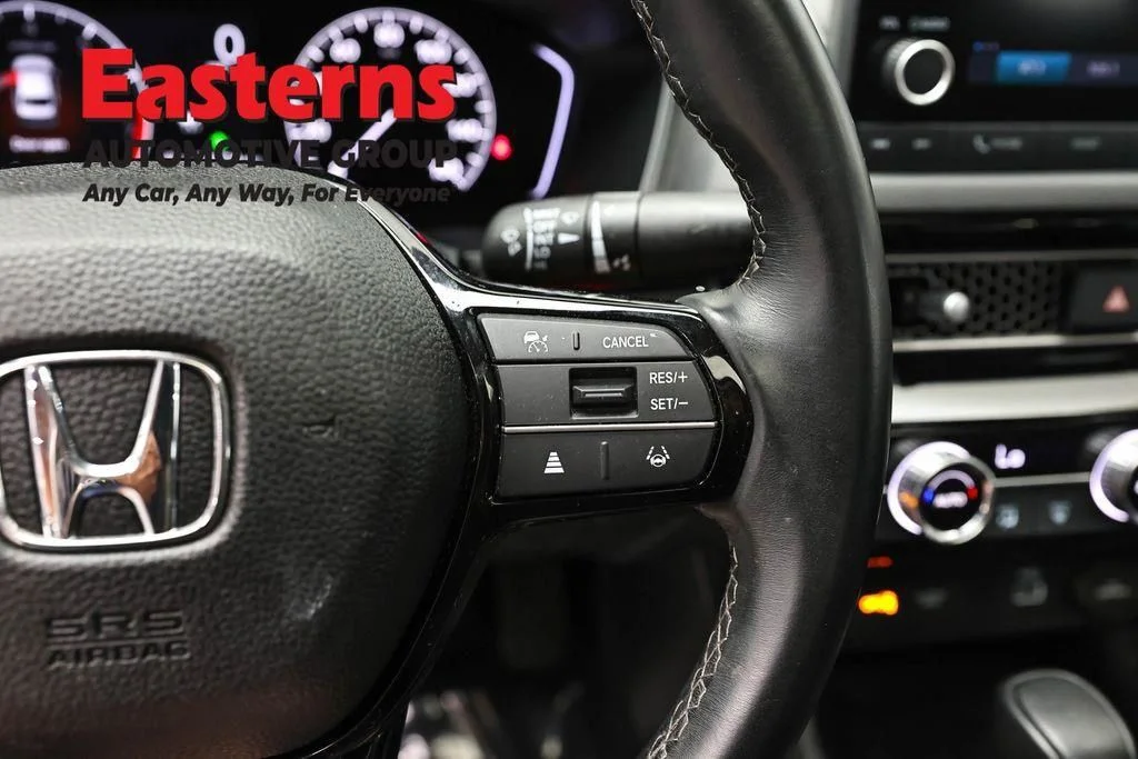 Used 2023 White Honda EX image 17