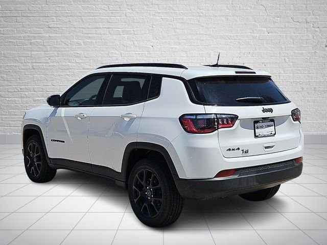 New 2026 Bright White Clearcoat Jeep Latitude image 3