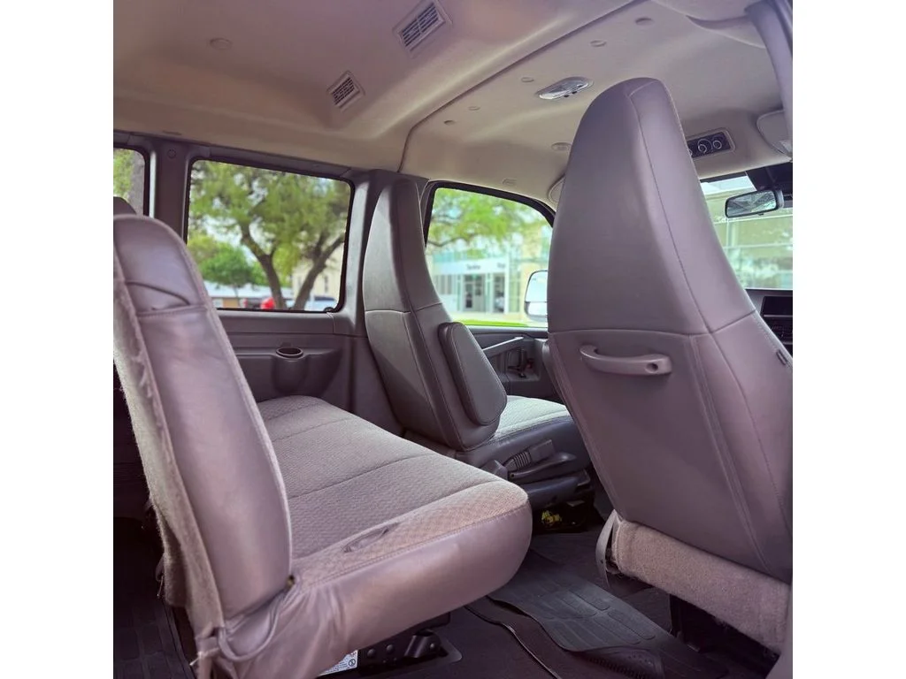 Used 2025 Summit White Chevrolet LT image 24