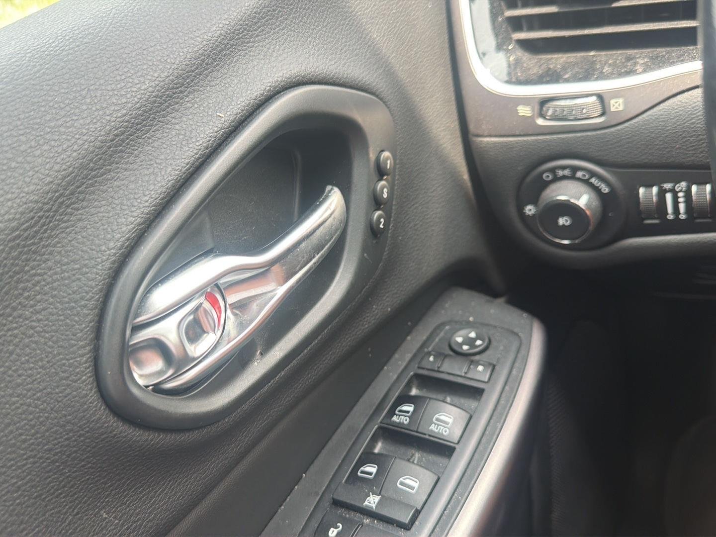 Used 2019 Granite Crystal Metallic Clearcoat Jeep Limited image 14