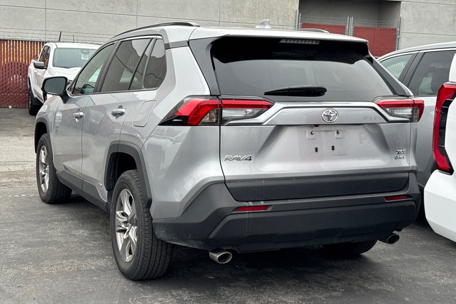 2025 Toyota RAV4 Hybrid XLE photo 6