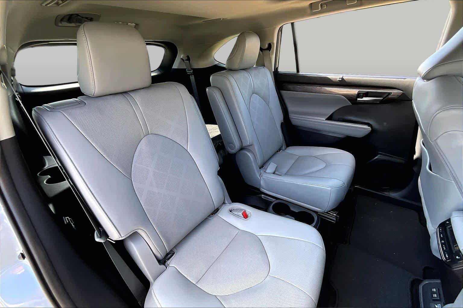 Used 2021 Moon Dust Toyota Hybrid Platinum image 18