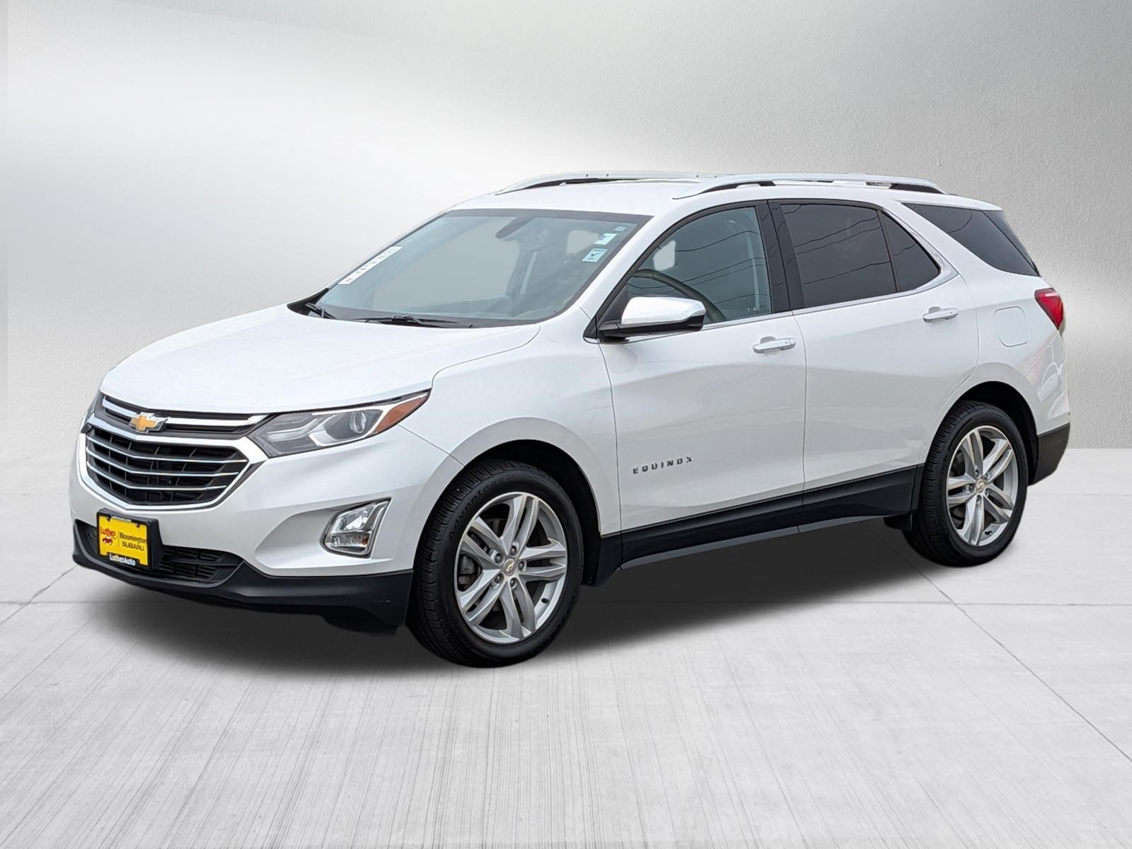 Used 2019 Iridescent Pearl Tricoat Chevrolet Premier image 3